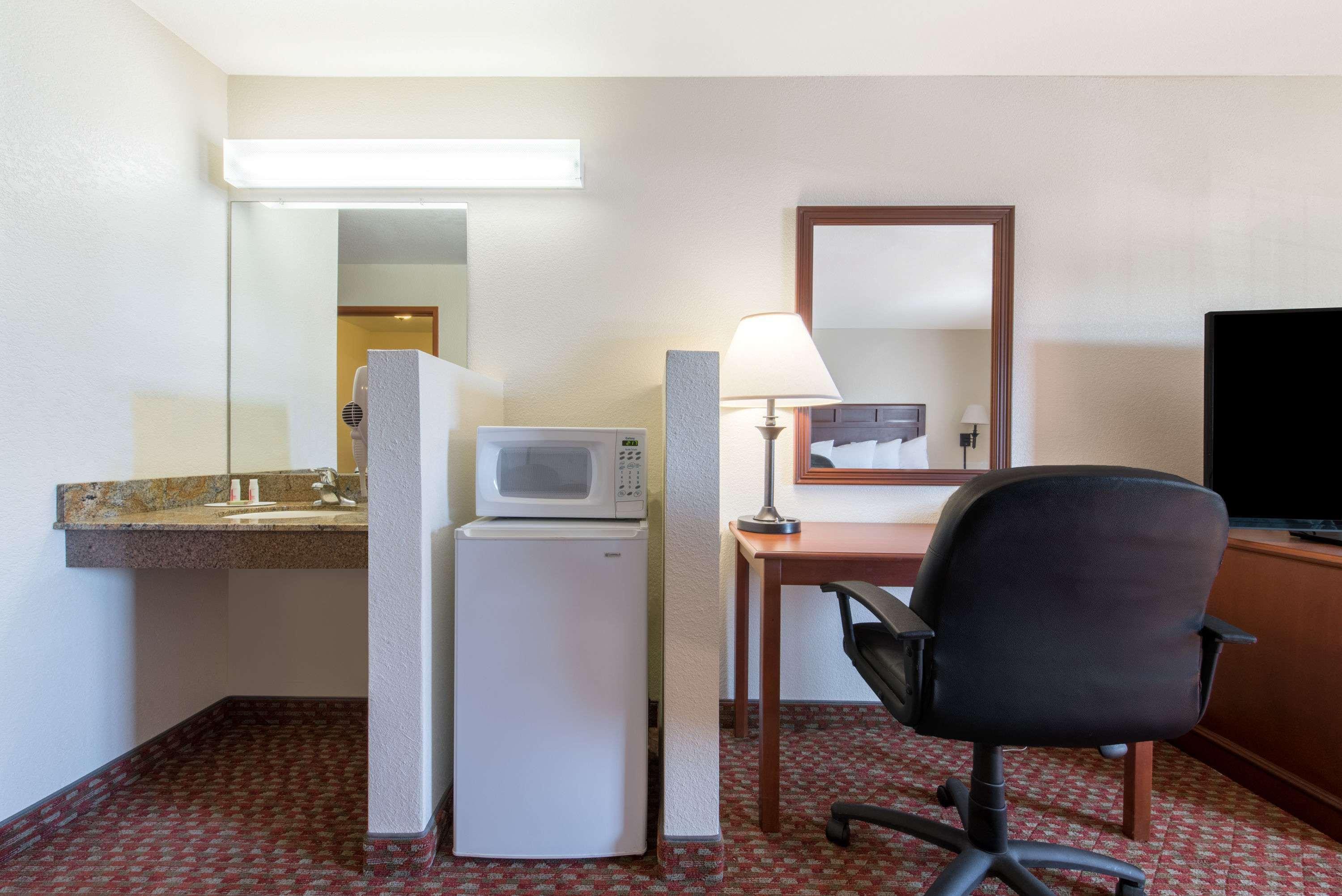 Super 8 By Wyndham Abilene South Hotel Exterior photo