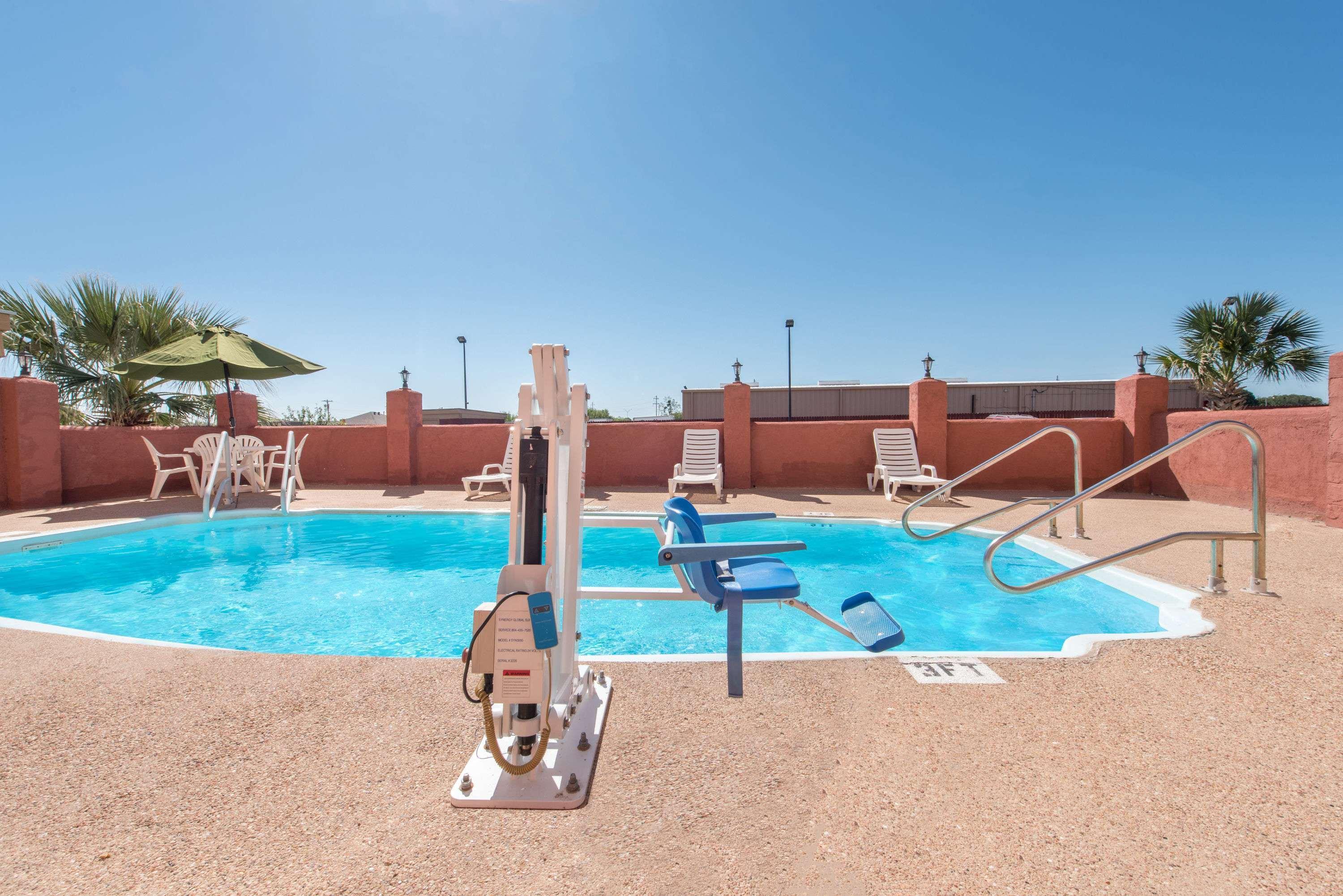 Super 8 By Wyndham Abilene South Hotel Exterior photo
